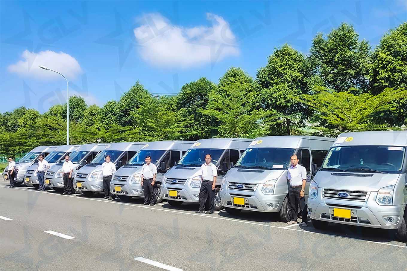 Cho thuê xe 16 chỗ Ford Transit